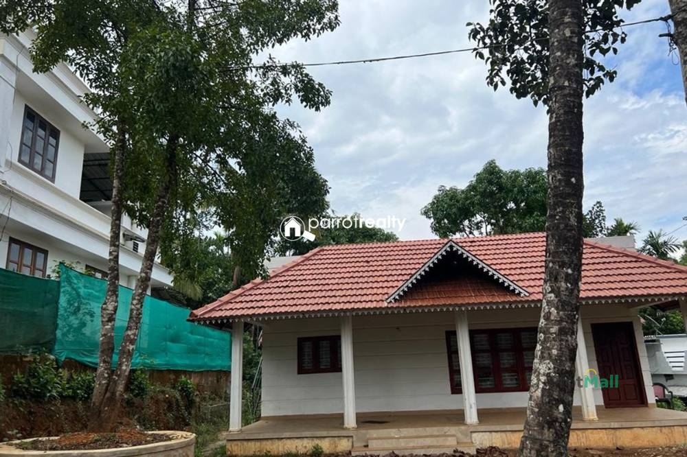 House / Villa for Sale in Idiyamvayal, Pozhuthana