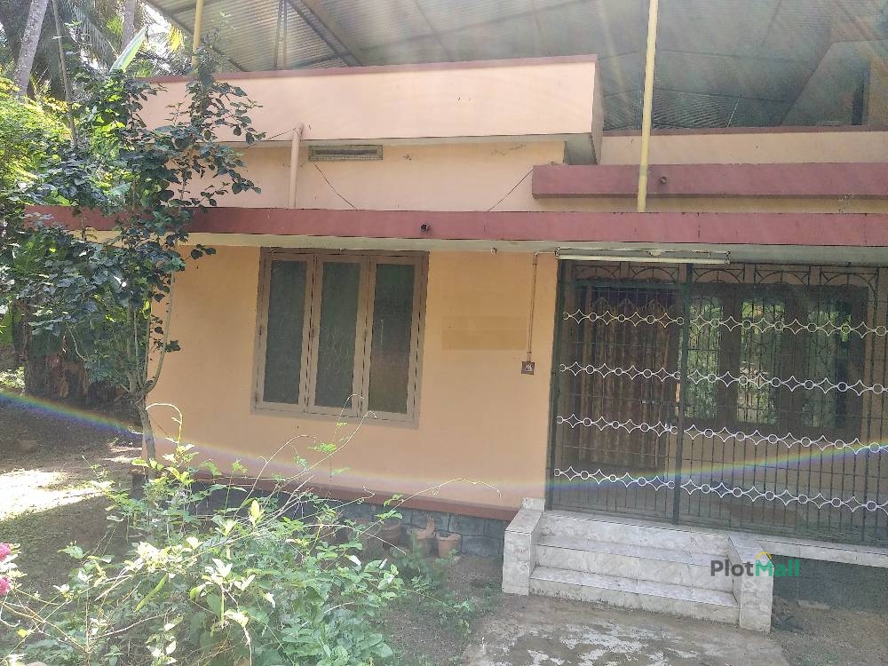 House / Villa for Sale in College Road, Near Esi Bus Stop, Dharmadam